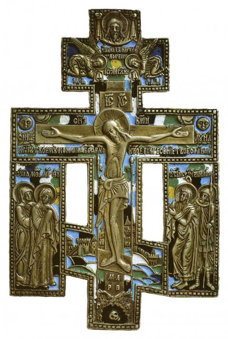 Крест киотный «Распятие Христово с предстоящими», необычной формы. Cтарообрядческое литьё: медный сплав, серебрение, эмаль. Вторая половина XIX в. 22.1 × 14.1 × 0.4 см